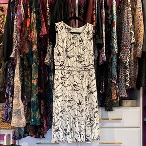 Elegant Black and White Sleeveless Dress with Flutter hem